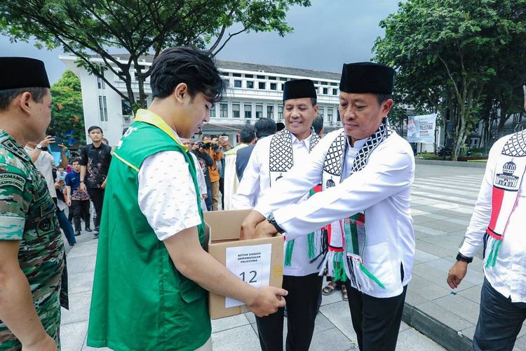 Balai Kota Bandung menjadi tempat penyelenggaraan doa bersama lintas agama bersama pemuka pemuka agama yang tergabung dalam Forum Komunikasi Umat Beragama (FKUB) Kota Bandung, Jumat (24/11/2023) siang.