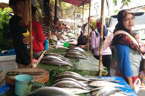 Cek Pasar Kaget Rawabelong Jelang Imlek, Kasudin KPKP: Ikan Bandeng Bebas Formalin