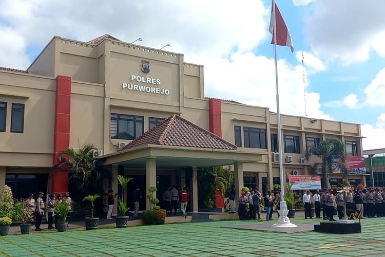 5 orang diamankan Polres Purworejo buntut kasus pembacokan seorang pelajar asal Kecamatan Salaman Kabupaten Magelang yang dibacok di SPBU Loano Kabupaten Purworejo. 