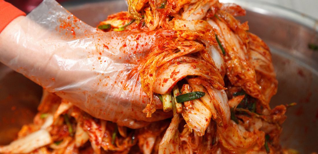 Ilustrasi kuliner Korea : kimchi.