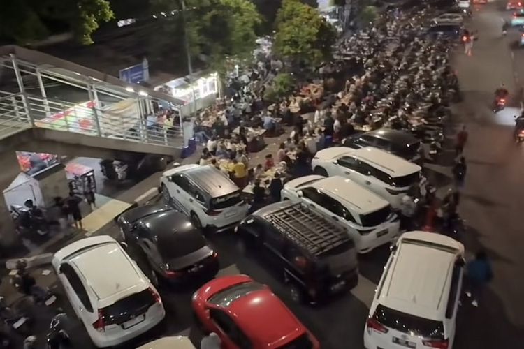 Parkir di Cawang Jaktim Tutup Setengah Badan Jalan, Dishub: Boleh di Malam Hari