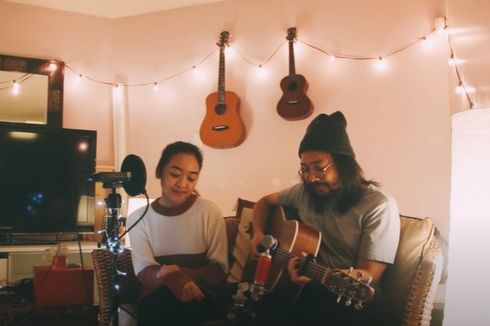 Lirik dan Chord Lagu Fly Me to The Moon - The Macarons Project (Cover) 