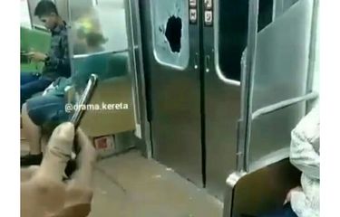 Kaca Pintu KRL Rangkasbitung-Tanah Abang Pecah Dilempari ...