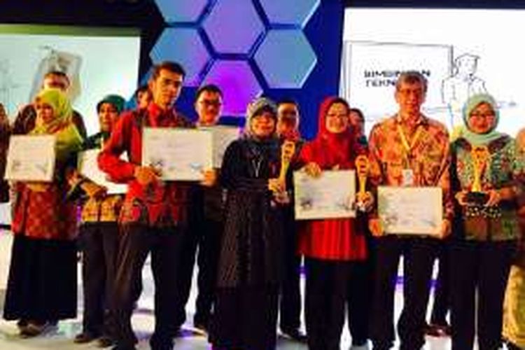 Pemerintah Provinsi Jawa Barat (Pemprov Jabar) memperoleh empat penghargaan National e-Procurement Award atau terbaik secara nasional pada Rakernas Lembaga Kebijakan Pengadaan Pemerintah (LKPP) 2016 di Balai Kartini, Jakarta, Kamis (3/11/2016) kemarin. 