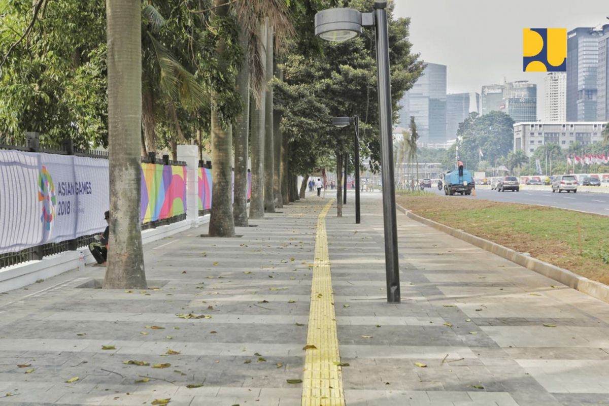 Jalur trotoar di koridor Jalan Sudirman-Thamrin.