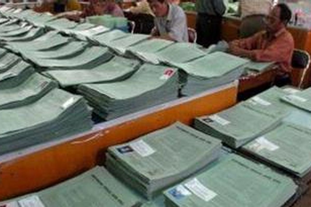 Tumpukan formulir seleksi nasional masuk perguruan tinggi negeri (SNMPTN)