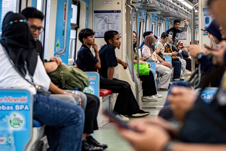 Uang Beredar Rp 10.355 Triliun, Mengapa Kelas Menengah Justru Turun Kelas?