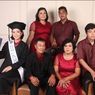 Kisah Anak Sopir Bus Malam Lulus dari UNY dengan Predikat Cumlaude