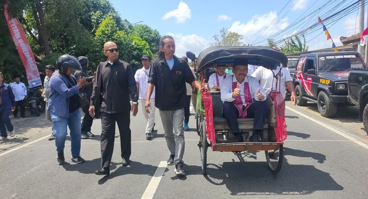 Simbol Wong Cilik, Marija-Yusron Daftar Pilkada Kulon Progo Naik Becak