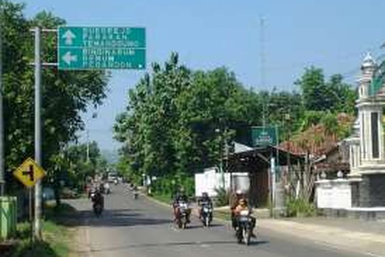 Jalan Weleri-Sukorejo yang menghubungkan wilayah Kabupaten Semarang dan Temanggung terlihat sepi pada Selasa (5/7/2016).