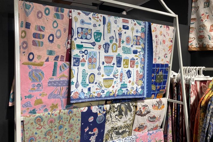 Bukan Motif Klasik, Batik Atthaya Hadirkan Motif Tak Biasa demi Menarik Minat Gen Z