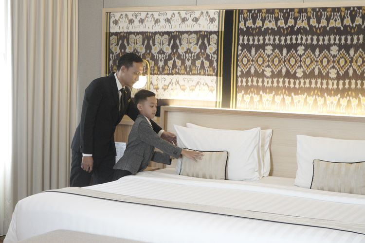 Program ?GM For a Day? ini bisa dirasakan di Hotel Santika atau Hotel Santika Premiere seluruh Indonesia, termasuk Hotel Santika Premiere Hills Resort Cibadak-Sukabumi yang baru dibuka pada Mei 2025 lalu.