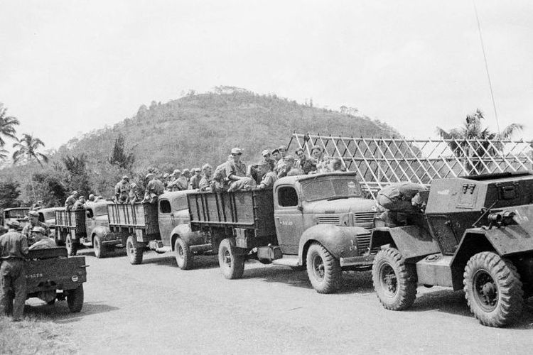 Iring-iringan tentara saat Agresi Militer Belanda I pada 1947.