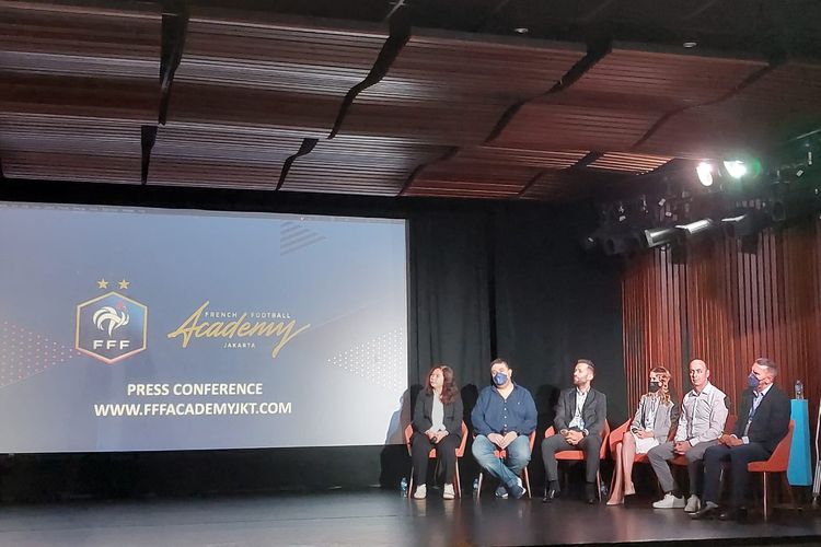 Suasana sesi konferensi pers pembukaan French Football Academy alias Akademi Sepak Bola Perancis di Institut Francais Jakarta, Kamis (8/9/2022), yang dicetuskan oleh FFF, federasi sepak bola Perancis.