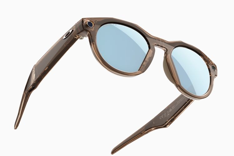 Meta resmi mengumumkan kacamata pintar terbarunya yang dikembangkan bersama Oakley. Produk bernama Oakley Meta HSTN (dibaca how-stuhn) edisi terbatas ini dibanderol 499 dollar AS (sekitar Rp 8,2 juta) 