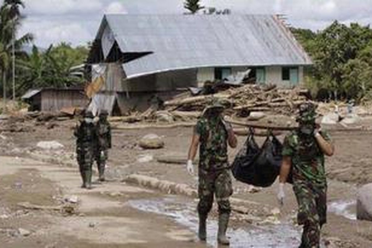 Situasi Wasior, Teluk Wondama, Papua Barat setelah banjir bandang yang melanda kawasan tersebut, Senin (4/10/2010).