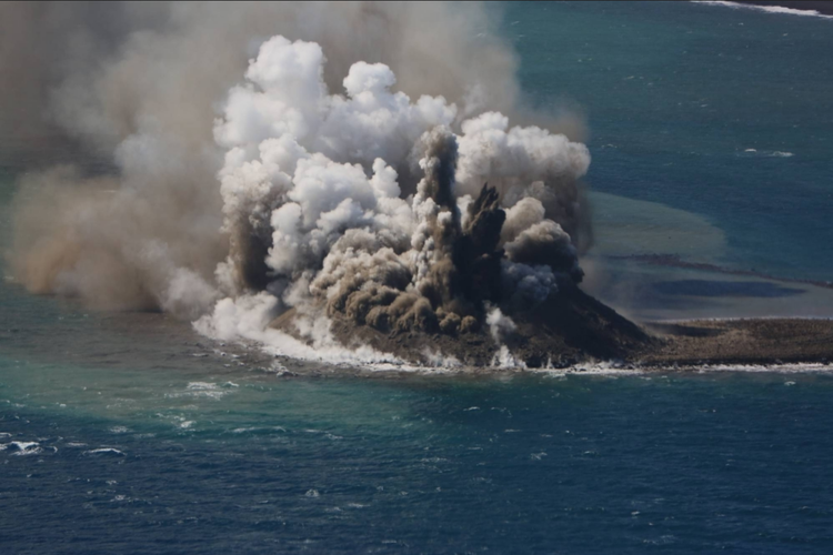 Pulau baru di Jepang yang terbentuk karena gunung berapi bawah laut