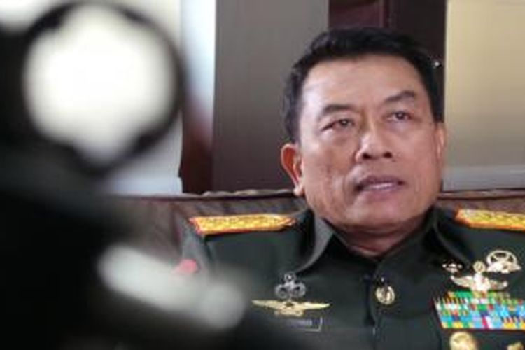 Mantan Panglima TNI Jenderal (Purn) Moeldoko saat wawancara dengan Kompas TV, Harian Kompas, dan Kompas.com, di Mabes TNI, Cilangkap, Jakarta Timur, Rabu (4/9/2013). 