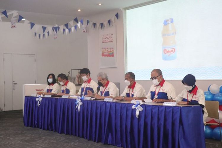 Yakult Light saat ini diproduksi di Pabrik Yakult Mojokerto, Jawa Timur (Jatim), telah menerapkan standar produksi sistem manajemen keamanan pangan (ISO 22000:2018) sehingga dapat mengidentifikasi dan mengontrol keamanan pangan dengan baik.