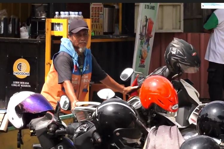 Menabung Rp 50.000 Tiap Hari, Ujud Si Tukang Parkir Akhirnya Naik Haji
