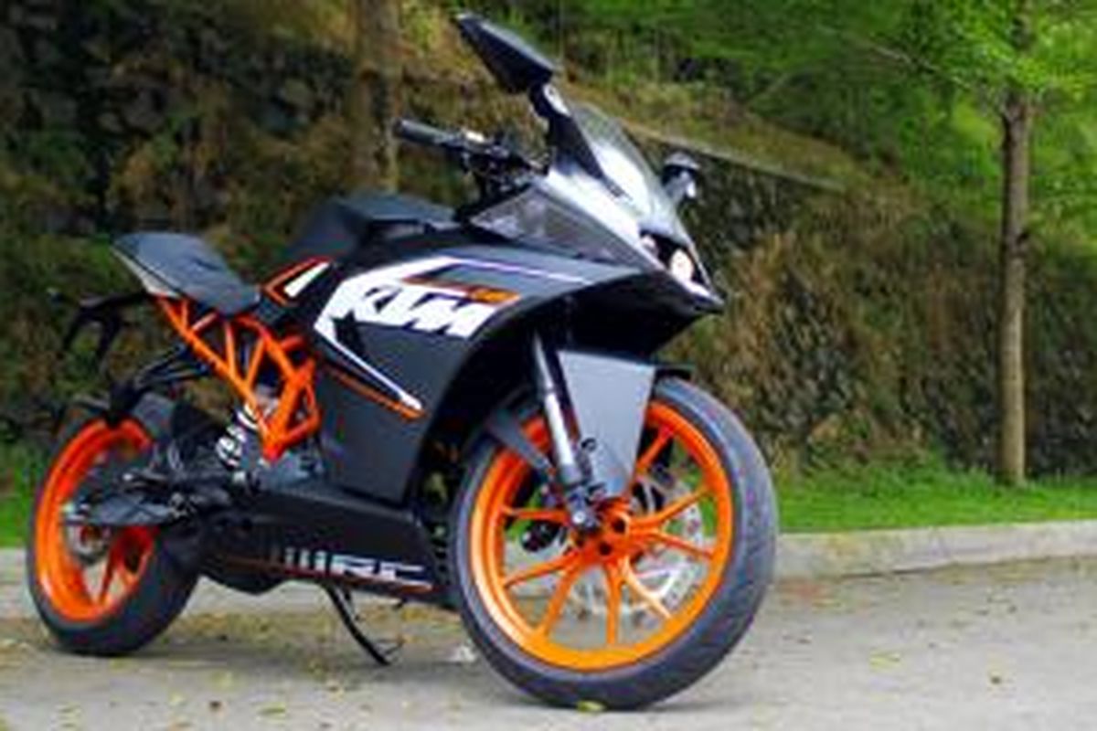 KTM RC200, performa galak dibalik tampang sangar.