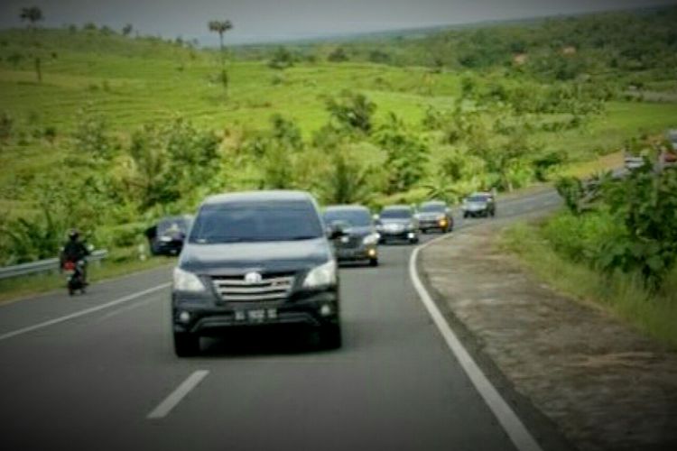 Innova Community (IC) chapter AG Raya menggelar touring ke Pantai Prigi, Trenggalek, Jawa Timur, bertajuk Peduli Lingkungan (menjaga Bumi kita). Kegiatan dilaksanakan pada 16-17 Desember 2017.  Isi dari kegiatan ini adalah touring sekaligus bersih-bersih area Pantai Prigi (Foto: dokumetasi Innova Community (IC) chapter AG Raya).