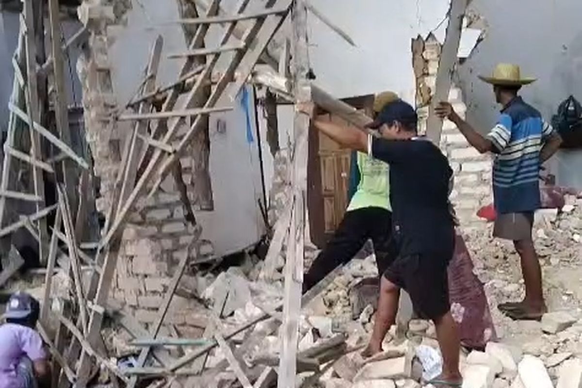 Ledakan Misterius Hancurkan Sebuah Rumah di Sumenep, 2 Orang Dilarikan ke RS