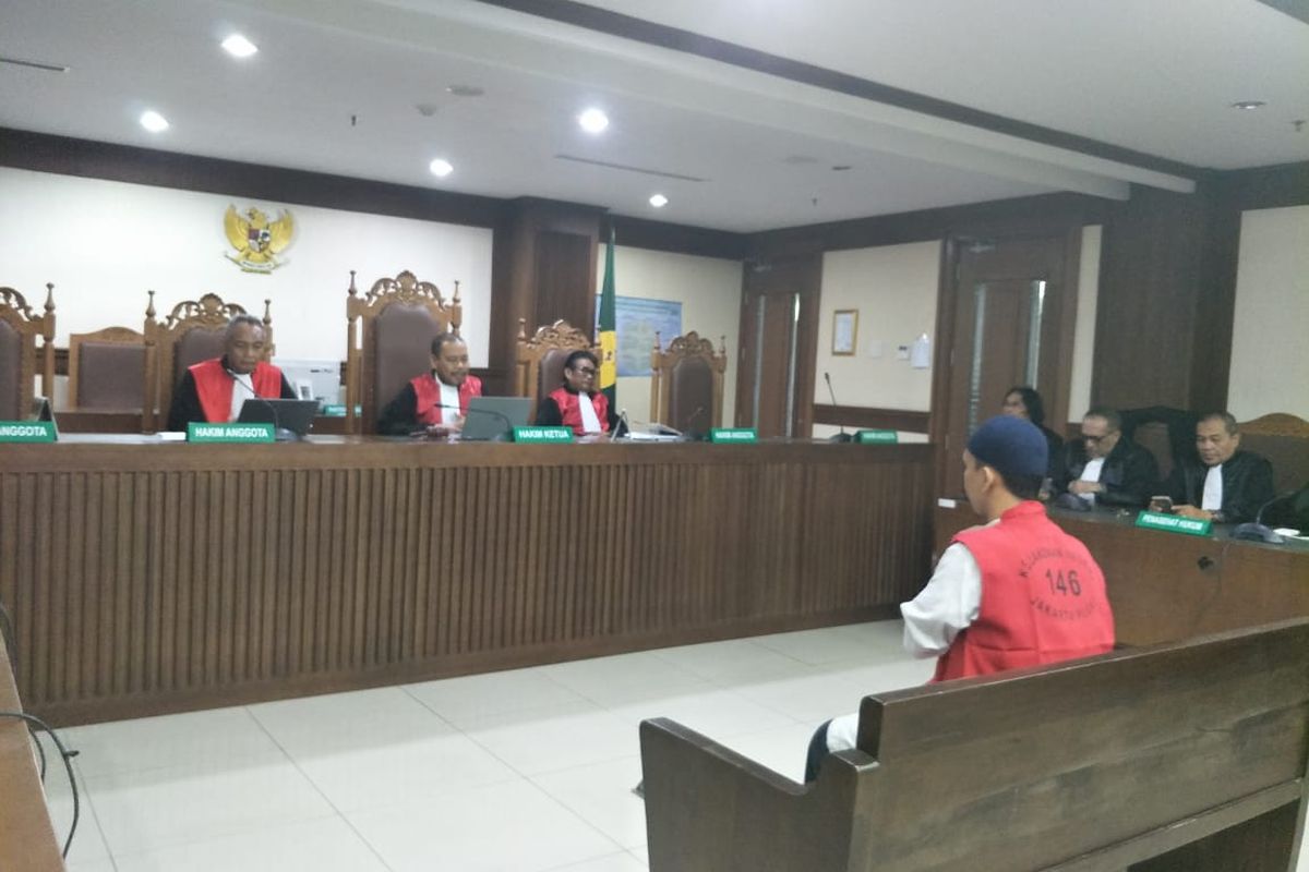 Sidang vonis terdakwa pengancam penggal kepala Presiden Joko Widodo, Hermawan Susanto di Pengadilan Negeri Jakarta Pusat, Kamis (12/3/2020). 