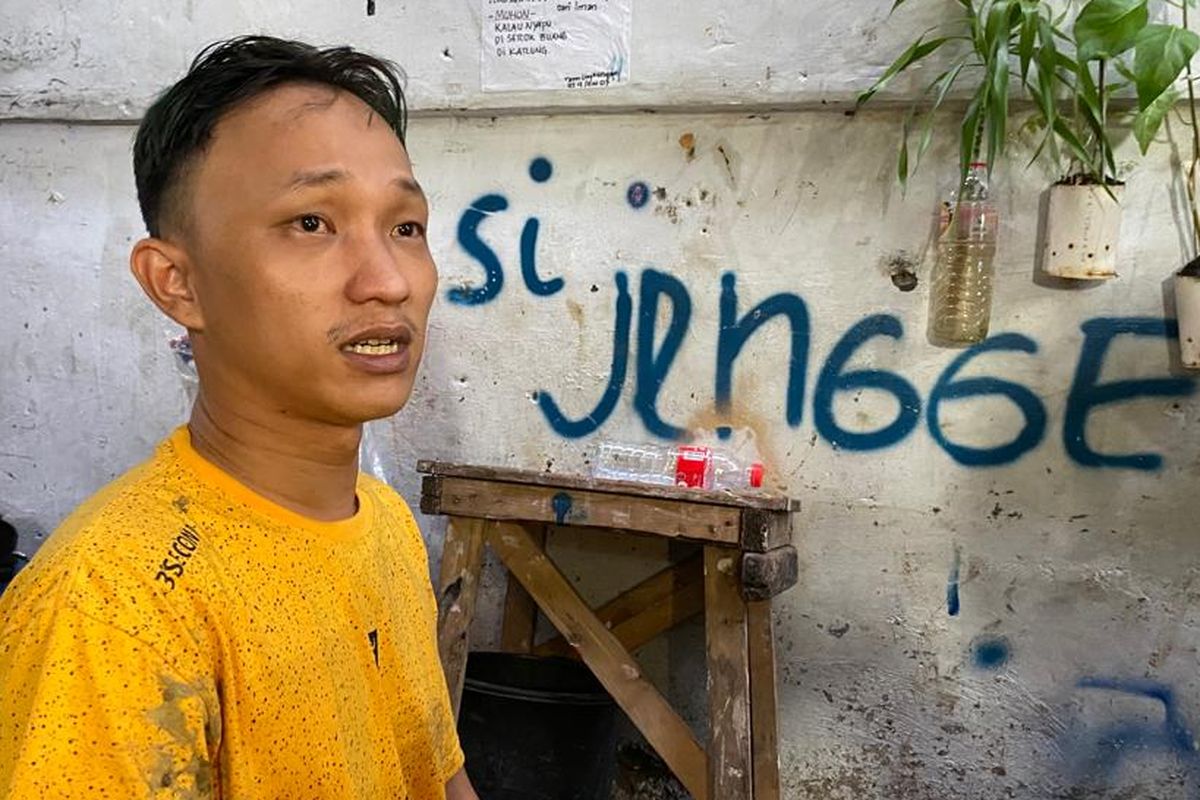 Doddy (29), suami korban penjambretan meminta agar pihak kepolisian bisa segera menangkap pelaku yang menyebabkan istrinya gegar otak hingga meninggal dunia pada Kamis (27/10/2022). 