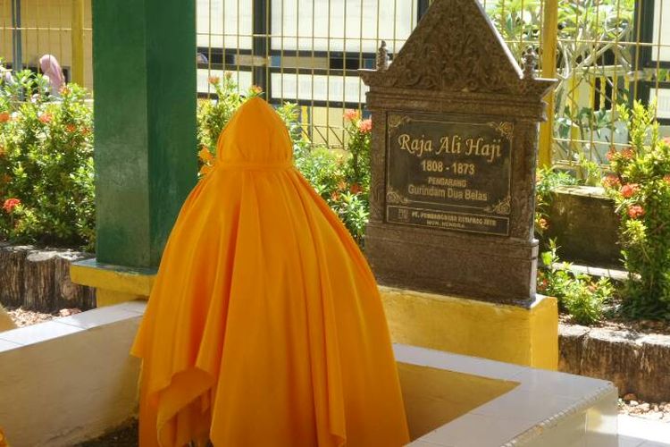 Makam Raja Ali Haji di Pulau Penyengat, Tanjungpinang.