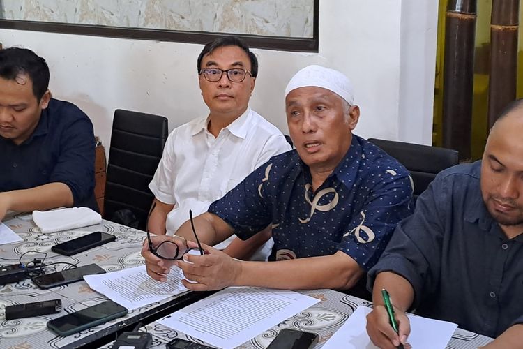 Ketua tim kuasa hukum anggota DPR Fraksi PKS Bukhori Yusuf, Achmad Michdan, dalam jumpa pers di kawasan Kuningan, Jakarta Selatan, Jumat (26/5/2023). 