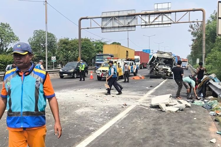 Kecelakaan Beruntun di Tol JORR: Sopir Truk Diduga Microsleep, 1 Tewas dan 2 Terluka
