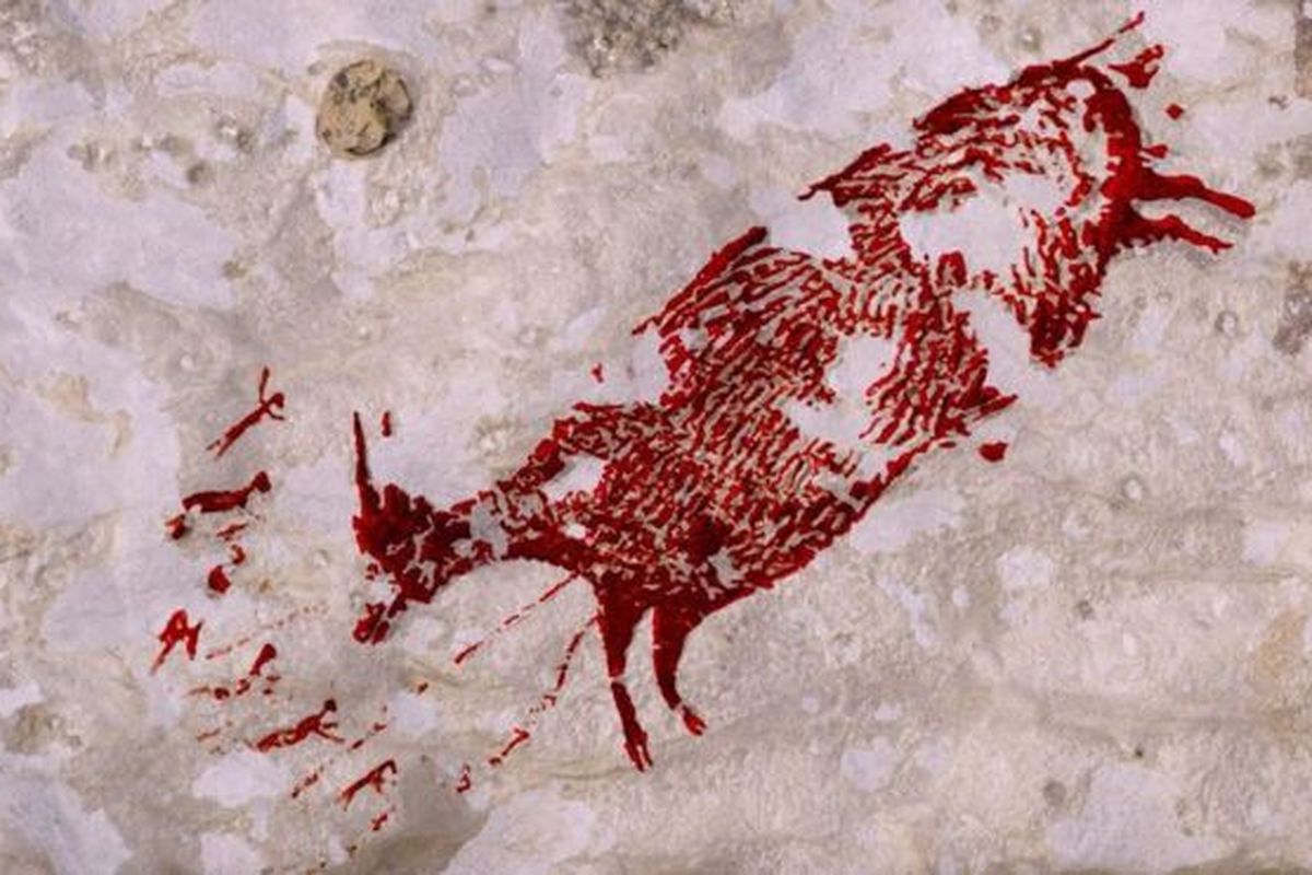 Lukisan purba berusia 44.000 tahun ditemukan di gua Sulawesi Selatan.