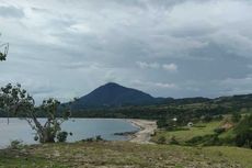 Jelajah Pantai Pasir Putih di Kaki Gunung Ndeki NTT, Ada Nanga Rawa