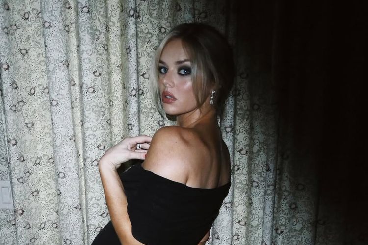 Samara Weaving Akui Maternity Style Itu Sulit, Ini Inspirasi Gayanya