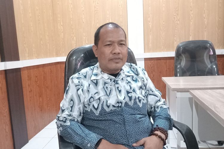 Komisioner KPU Ciamis, Muharam saat ditemui di kantornya, Selasa (27/8/2024).