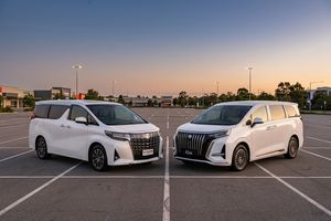 Komparasi MPV Premium Jepang dan China: Toyota Alphard vs Danza D9