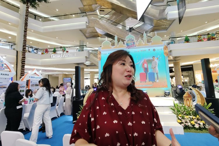 Ketua Umum Asosiasi Travel Agent Indonesia (ASTINDO) Pauline Suharno saat ditemui di acara Astindo Muslim Friendly Travel Fair 2025 di mal Kota Kasablanka, Jakarta Selatan, Jumat (21/11/2025). 