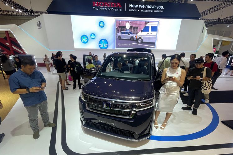 Honda Step WGN di booth Honda di GIIAS 2024