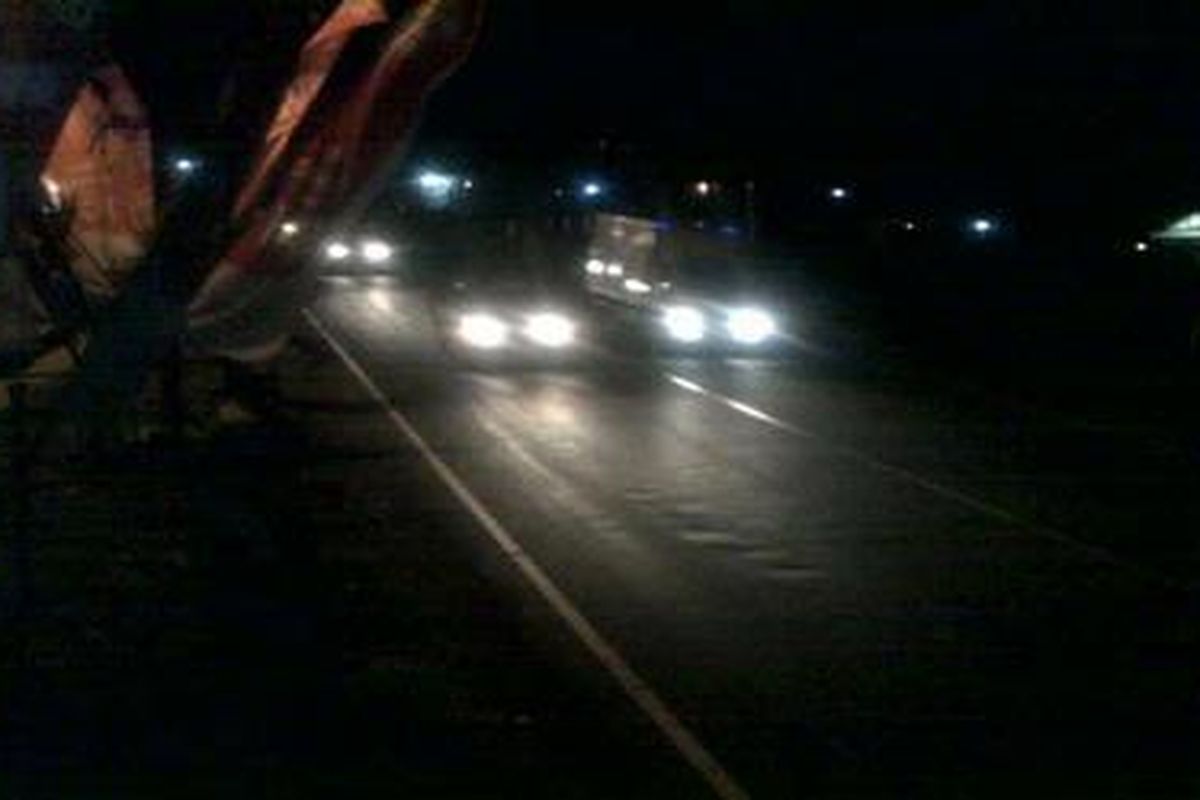 Kondisi lalu-lintas Jalur Nagreg, Jumat (26/8/2011), pukul 19.40.