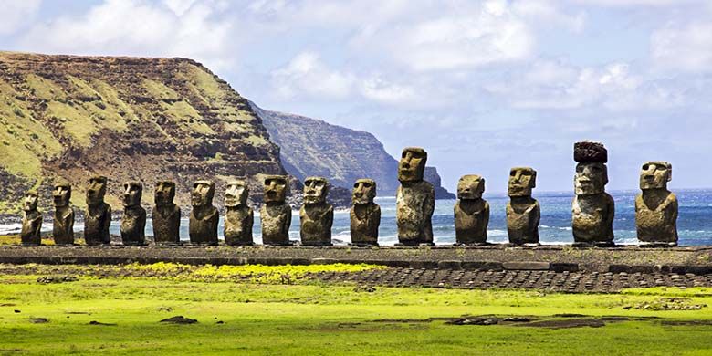 Patung Moai di Pulau Paskah