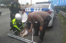 Polisi Bersihkan Setengah Kilo Ranjau Paku di Jalur Mudik Karawang
