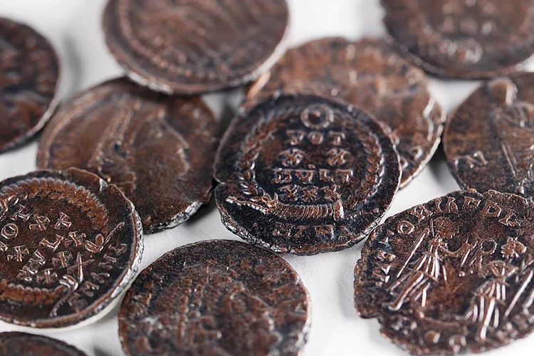 Tumpukan koin tembaga ditemukan di sebuah kompleks persembunyian bawah tanah di Galilea. 