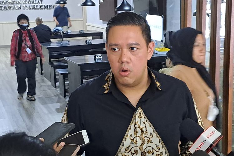 Ketua DPP Partai Golkar Dave Laksono saat ditemui awak media di Gedung DPR, Senayan, Jakarta Pusat, Rabu (22/2/2023). 