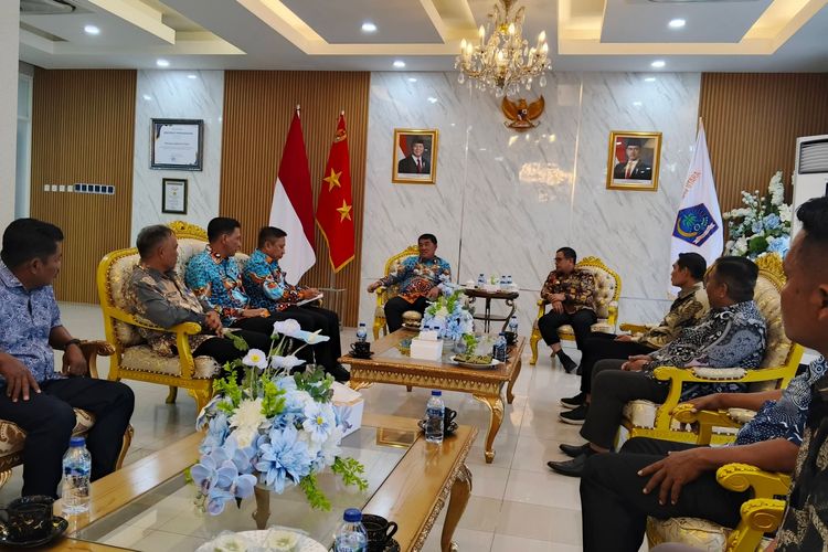 Bawa Rombongan ke Manado, Bupati Boltara Lapor Gubernur soal Krisis Air dan Jalan Rusak