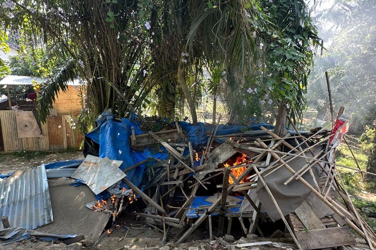 Viral Emak-emak Gerebek Barak Narkoba di Labura, Polisi Temukan 8 Bong dan Bakar Lokasi