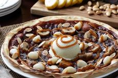 Pizza Cokelat Pisang dengan Taburan Bawang Putih 