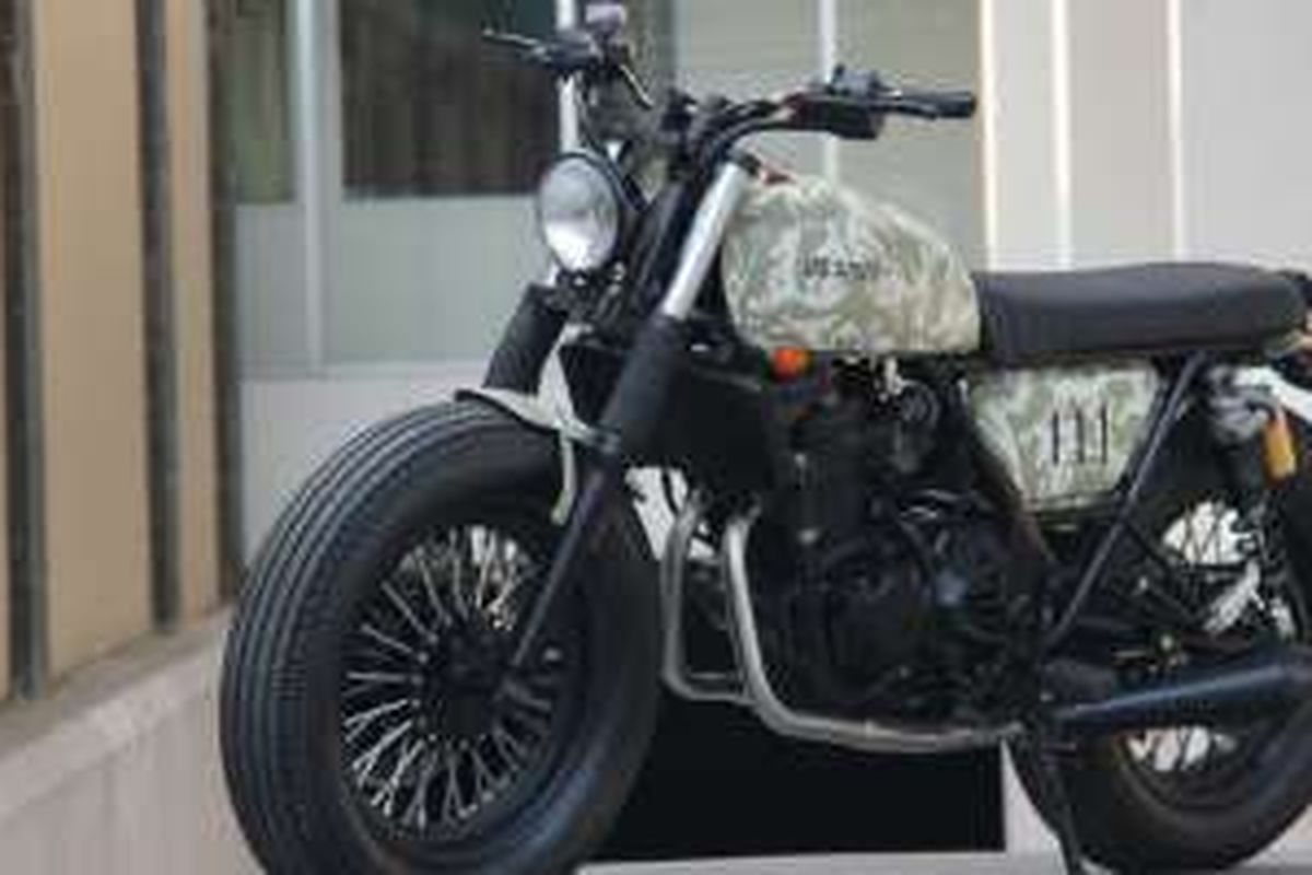 Kawasaki 250R dengan konsep Japstyle Bobber Army Look.