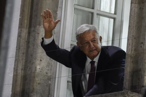 Mengaku Hampir Tak Punya Aset, Presiden Meksiko Tunjukkan Isi Dompetnya