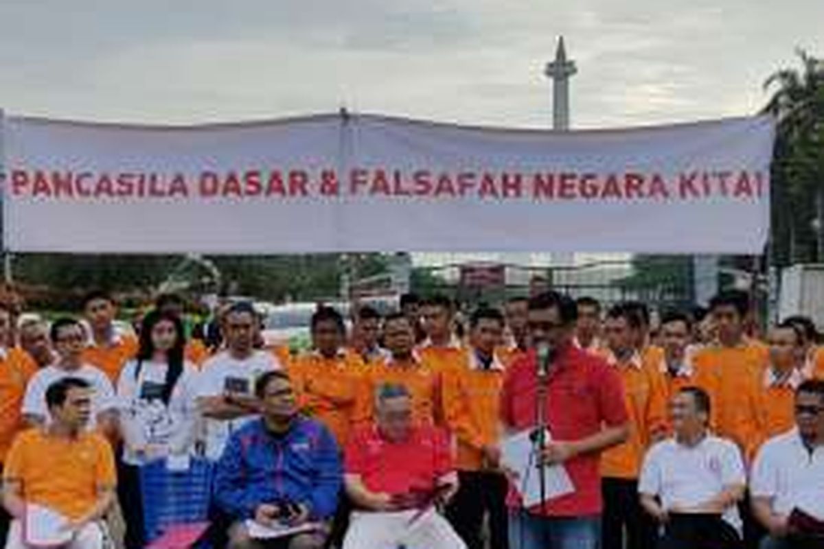 Wakil Gubernur DKI Jakarta Djarot Saiful Hidayat saat pembacaan pidato Soekarno di Silang Monas Barat Daya, Jakarta, Minggu (29/5/2016).